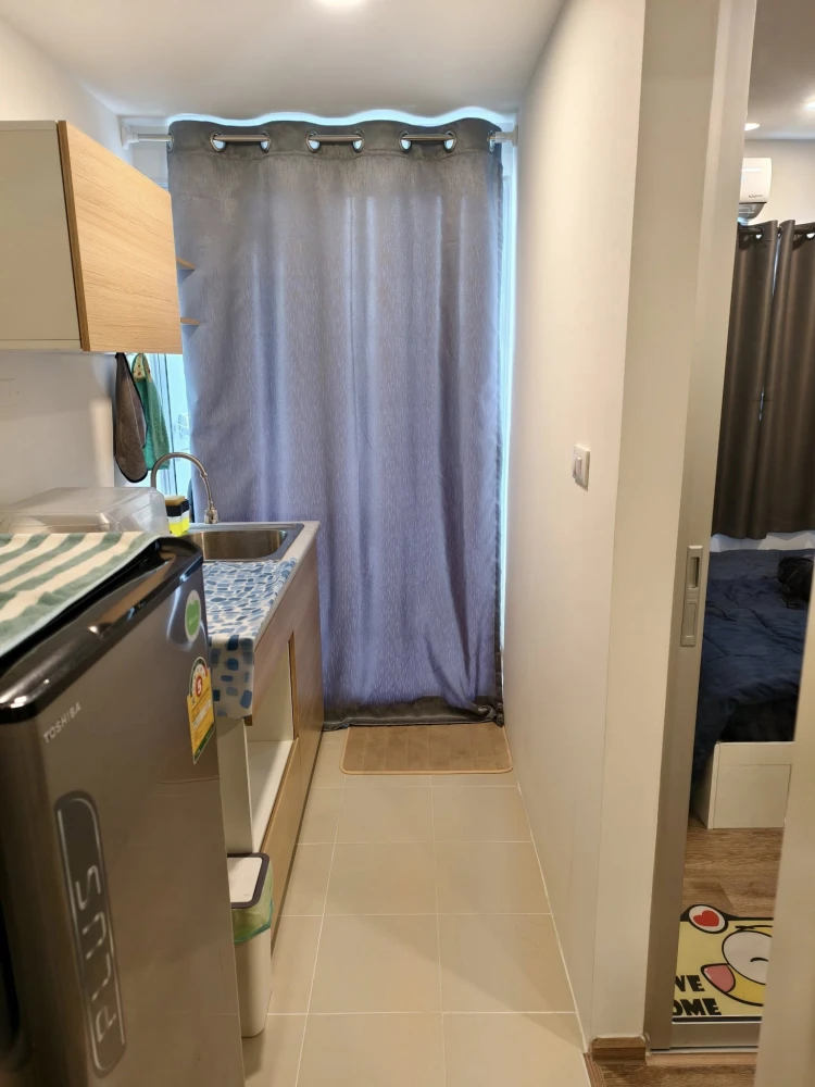For sale: Sena Kit Srinakarin - Sri Dan, Building B, 5th floor, just the right height, with built-in wardrobes and storage cabinets. Interested? Reser