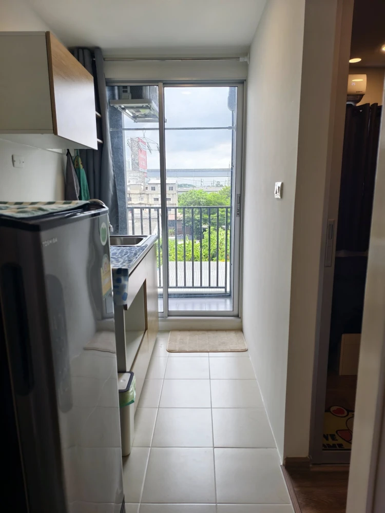 For sale: Sena Kit Srinakarin - Sri Dan, Building B, 5th floor, just the right height, with built-in wardrobes and storage cabinets. Interested? Reser