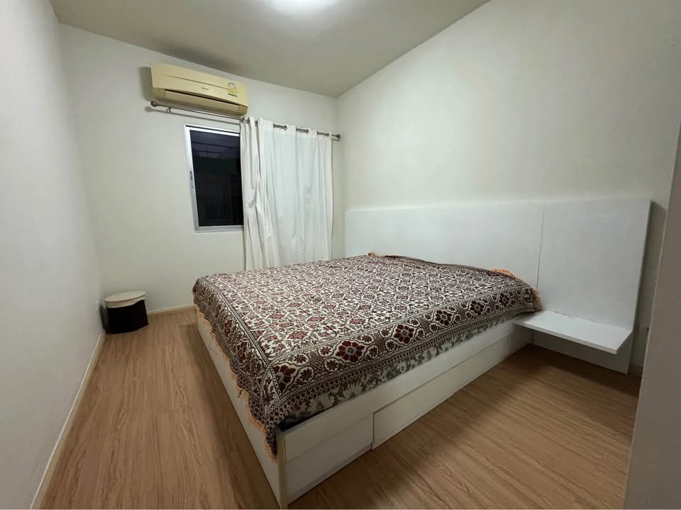 For sale: A Space Asoke-Ratchada, 16th floor, pool view, 2 bedrooms, 2 bathrooms, fully furnished, just bring your own furniture and move in.