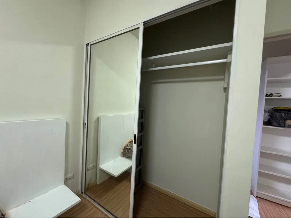 For sale: A Space Asoke-Ratchada, 16th floor, pool view, 2 bedrooms, 2 bathrooms, fully furnished, just bring your own furniture and move in.