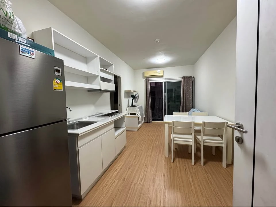 For sale: A Space Asoke-Ratchada, 16th floor, pool view, 2 bedrooms, 2 bathrooms, fully furnished, just bring your own furniture and move in.