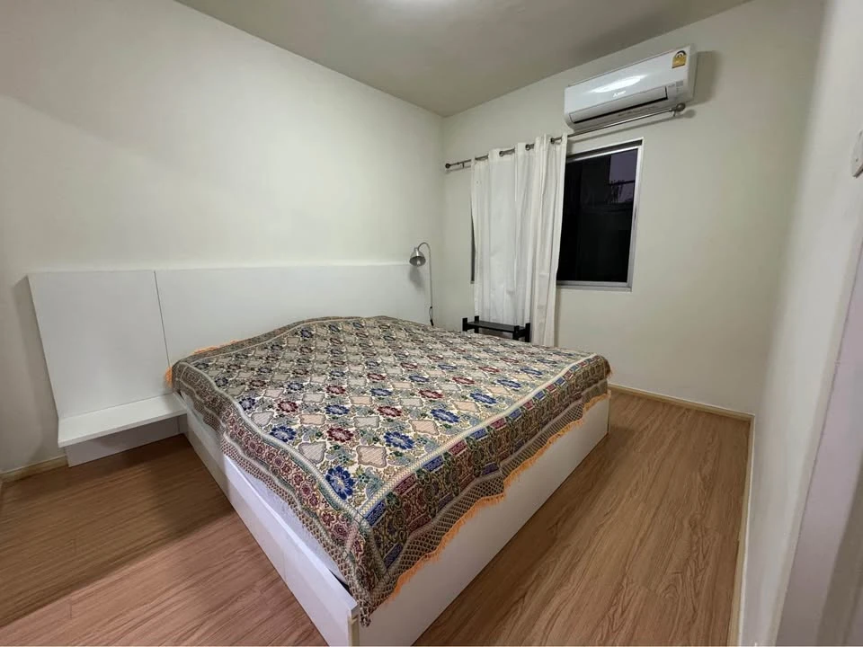 For sale: A Space Asoke-Ratchada, 16th floor, pool view, 2 bedrooms, 2 bathrooms, fully furnished, just bring your own furniture and move in.