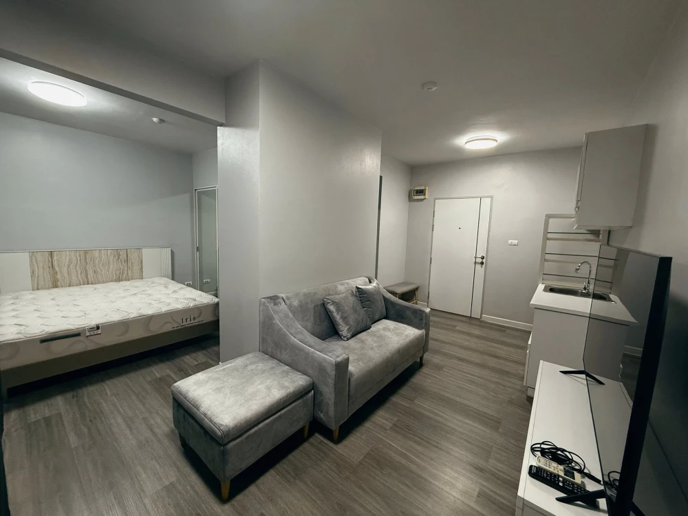 For sale: A Space Kaset, 3rd floor, poolside view, super chill atmosphere. Includes furniture and appliances (everything included). Book now!