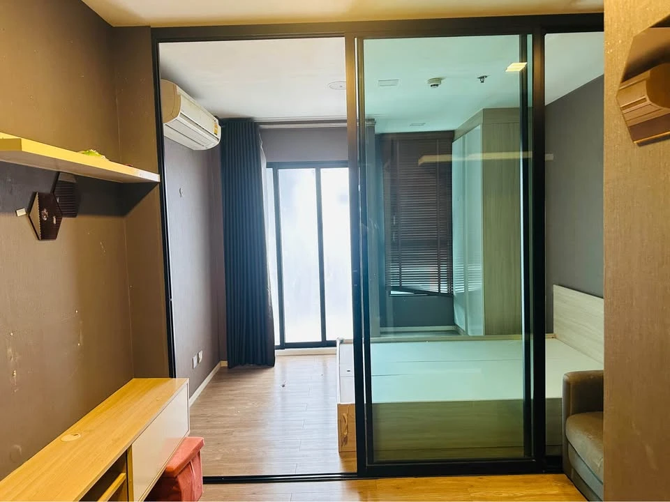 For Sale: Episode Phahol-Saphan Mai. Fully furnished, featuring a stylish grey color scheme. Book now before it's gone!
