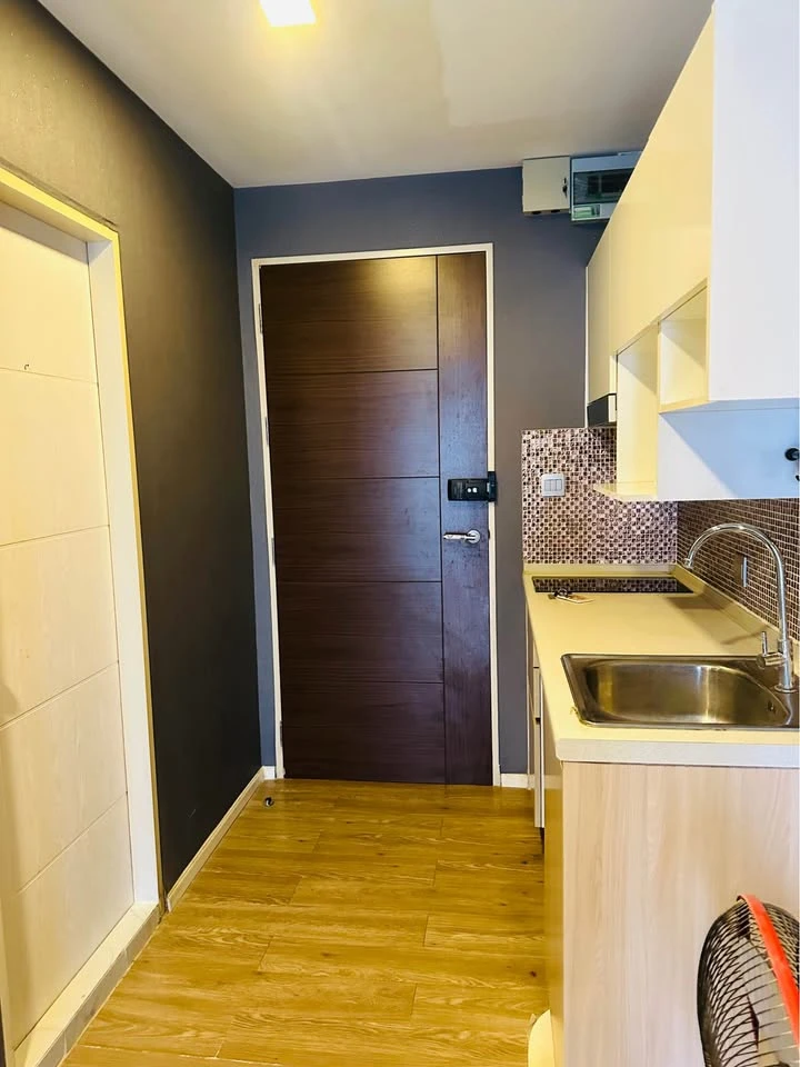 For Sale: Episode Phahol-Saphan Mai. Fully furnished, featuring a stylish grey color scheme. Book now before it's gone!