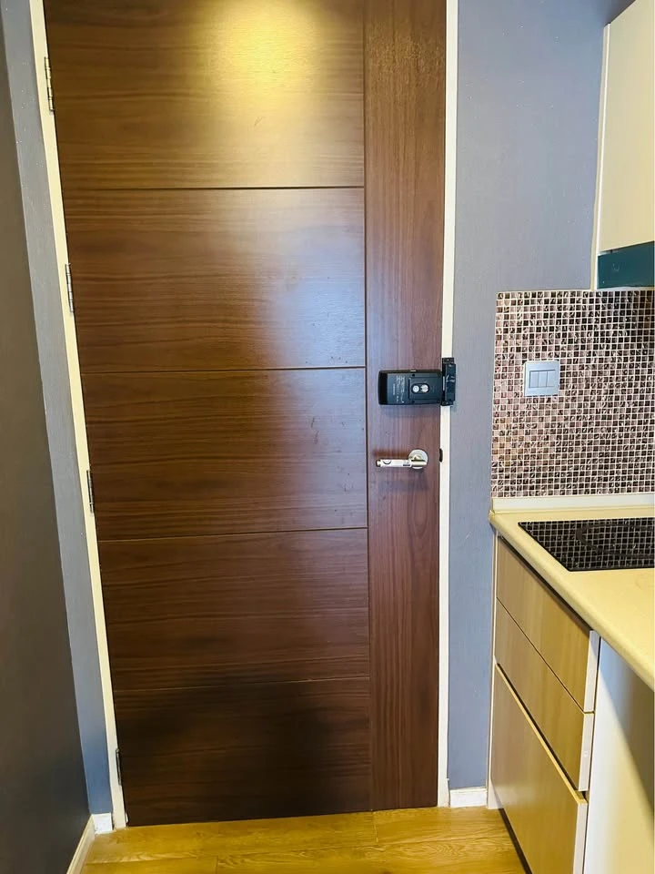 For Sale: Episode Phahol-Saphan Mai. Fully furnished, featuring a stylish grey color scheme. Book now before it's gone!