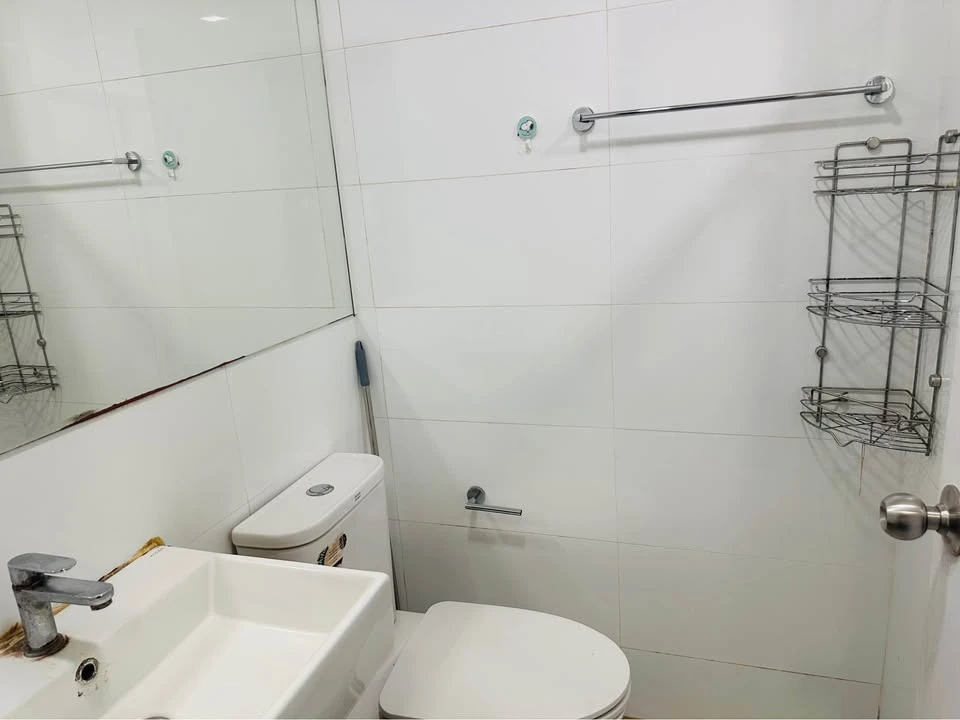 For Sale: Episode Phahol-Saphan Mai. Fully furnished, featuring a stylish grey color scheme. Book now before it's gone!