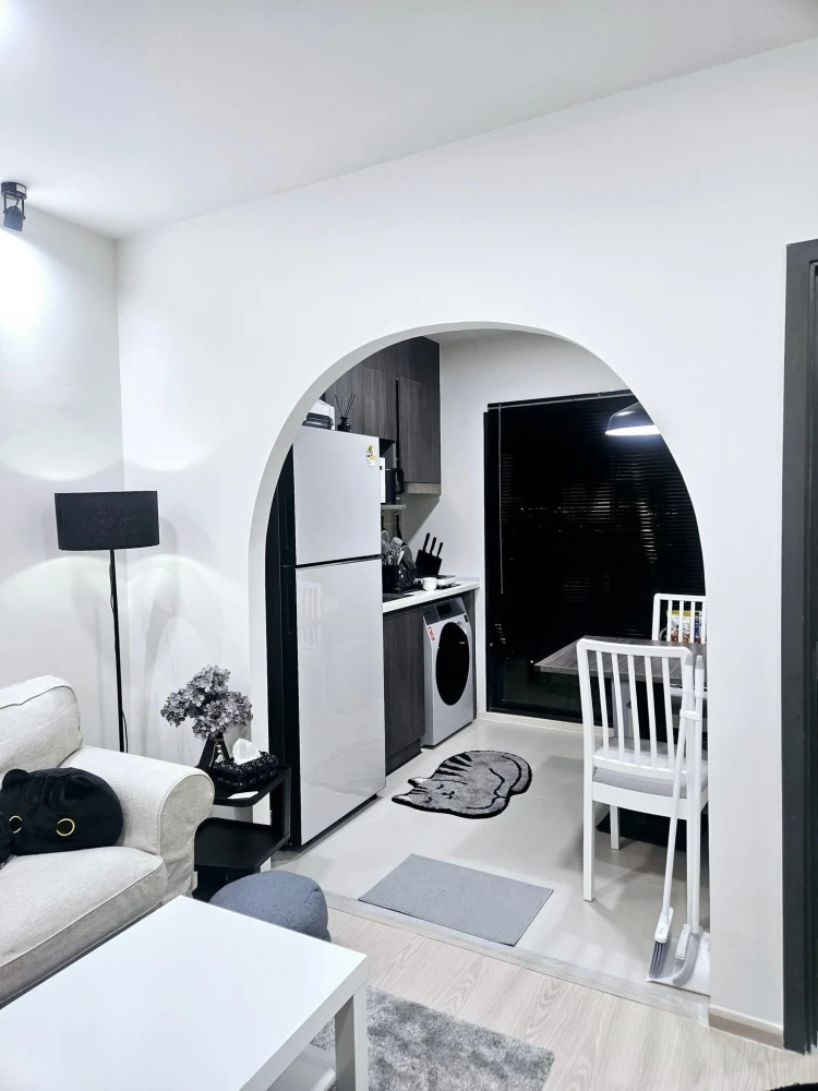 For sale: Elio Del Nest, a lovely room decorated in clean white tones, with complete facilities. If you don't book, you'll miss out++