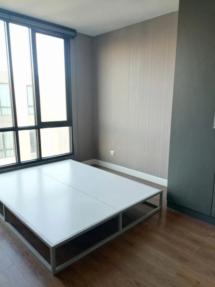 Esta Bliss for sale, top floor, corner room, pool view, fully furnished, good price, don't just look, hurry and reserve now.