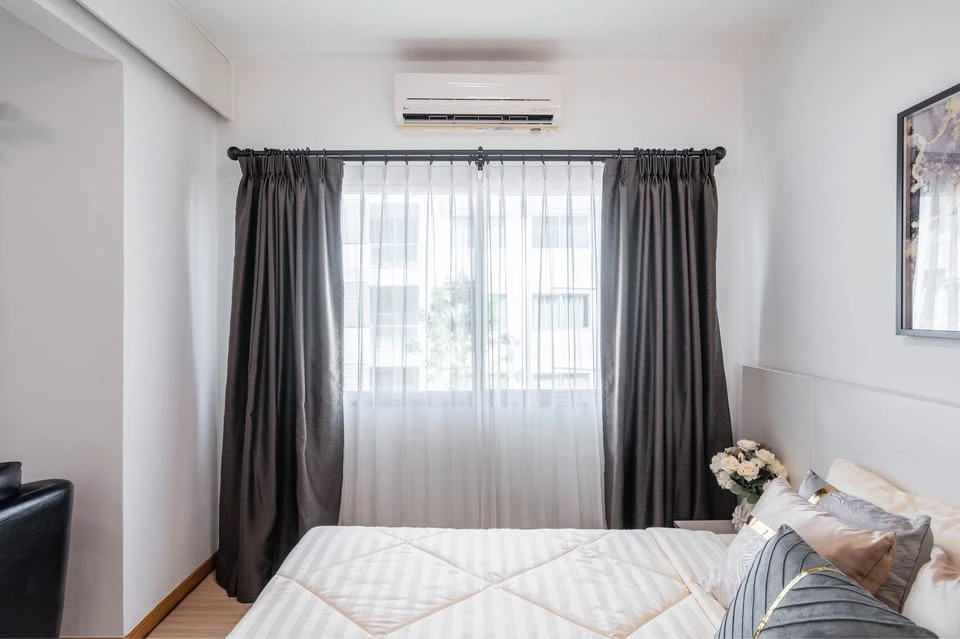 For sale: Espace Sukhumvit 77. Beautifully decorated room with comfortable leather sofa. The room is very spacious. Hurry and reserve yours now.