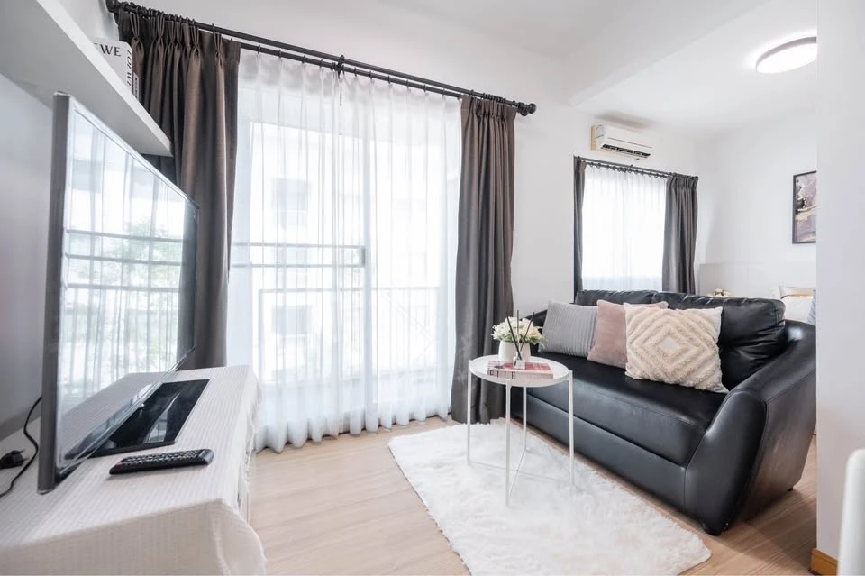 For sale: Espace Sukhumvit 77. Beautifully decorated room with comfortable leather sofa. The room is very spacious. Hurry and reserve yours now.