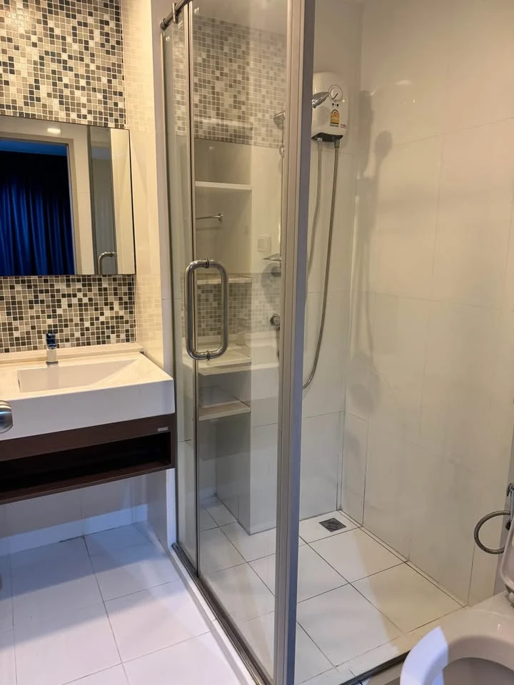 For sale: Aspen Condo Lasalle, grey room, fully furnished and equipped with electrical appliances. Reservation required.