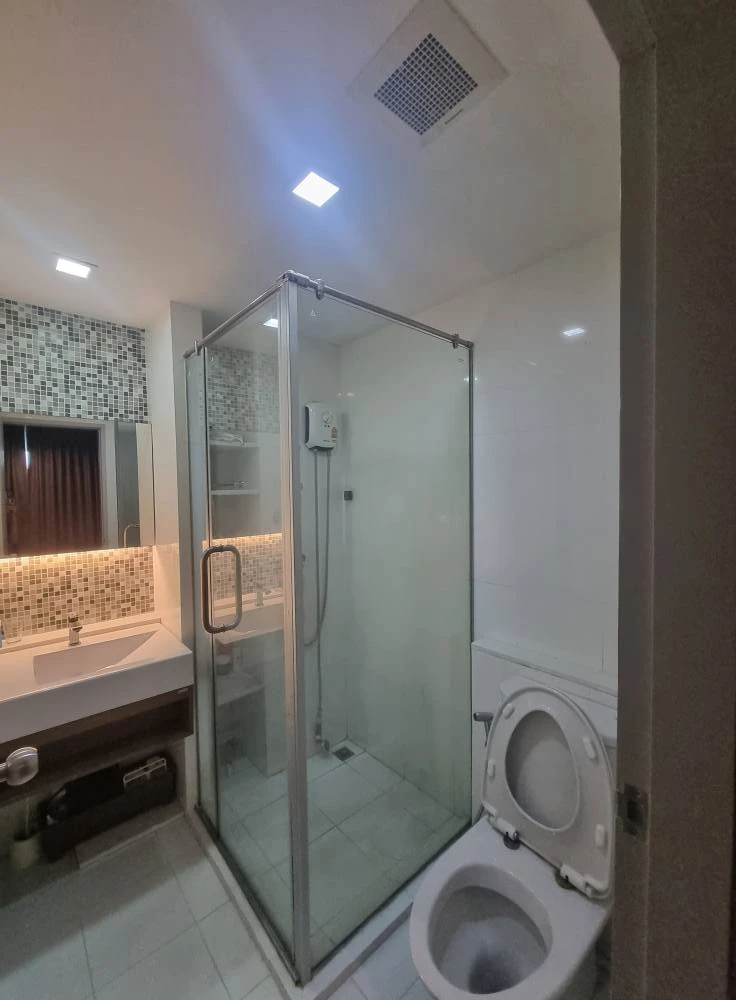 For sale: Aspen Condo Lasalle, not attached to the building next door, good ventilation, wallpapered throughout the room. Can you not reserve it?