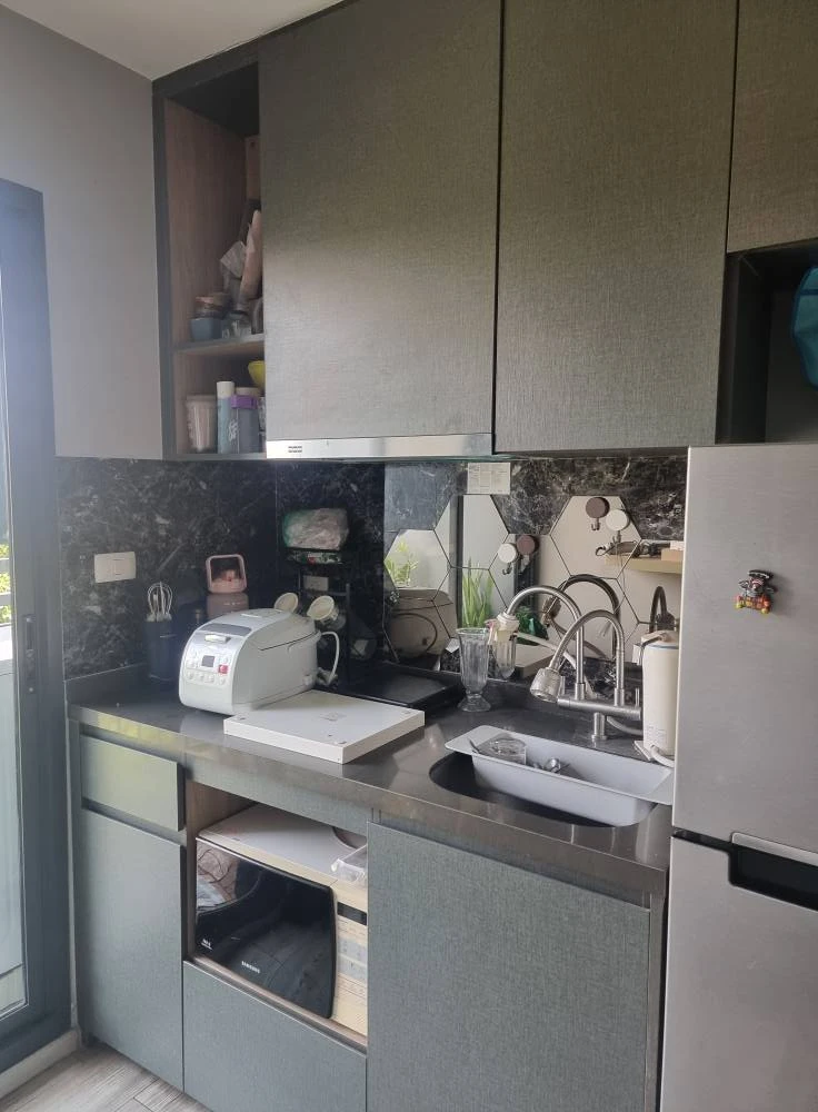 For sale: Aspen Condo Lasalle, not attached to the building next door, good ventilation, wallpapered throughout the room. Can you not reserve it?