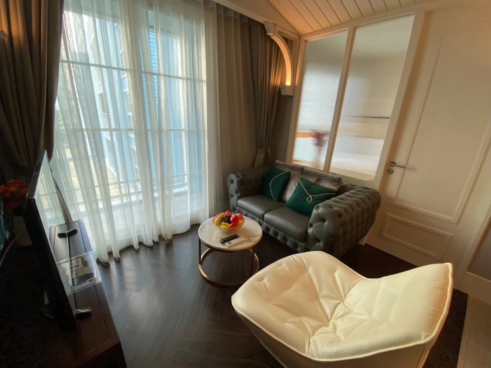 For sale: Grand Florida Beachfront Condo Resort Pattaya, decorated in Florida style, fully furnished, reserve now!