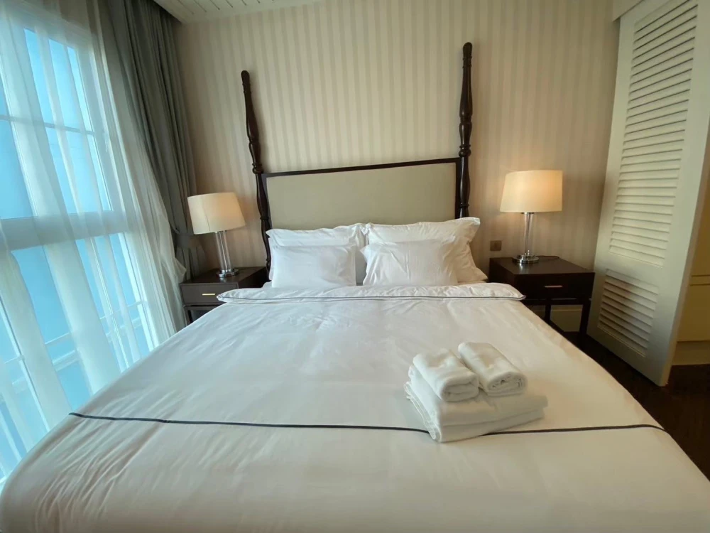 For sale: Grand Florida Beachfront Condo Resort Pattaya, decorated in Florida style, fully furnished, reserve now!