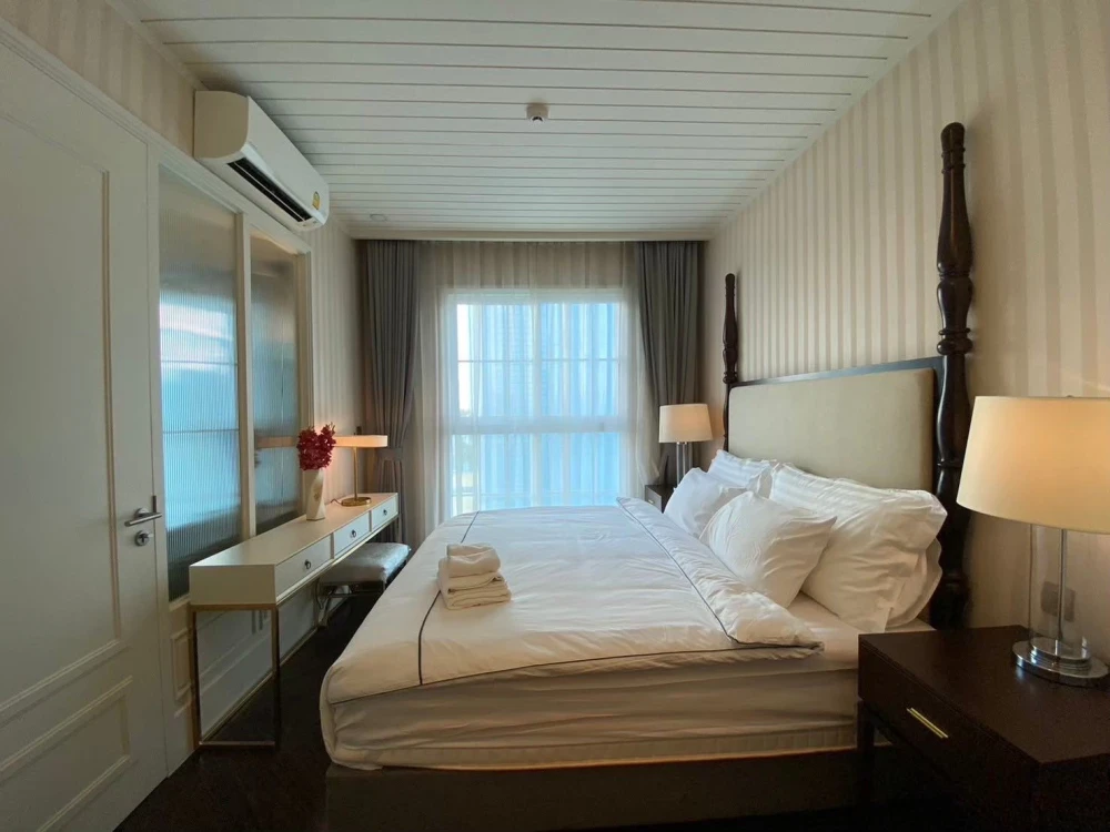 For sale: Grand Florida Beachfront Condo Resort Pattaya, decorated in Florida style, fully furnished, reserve now!