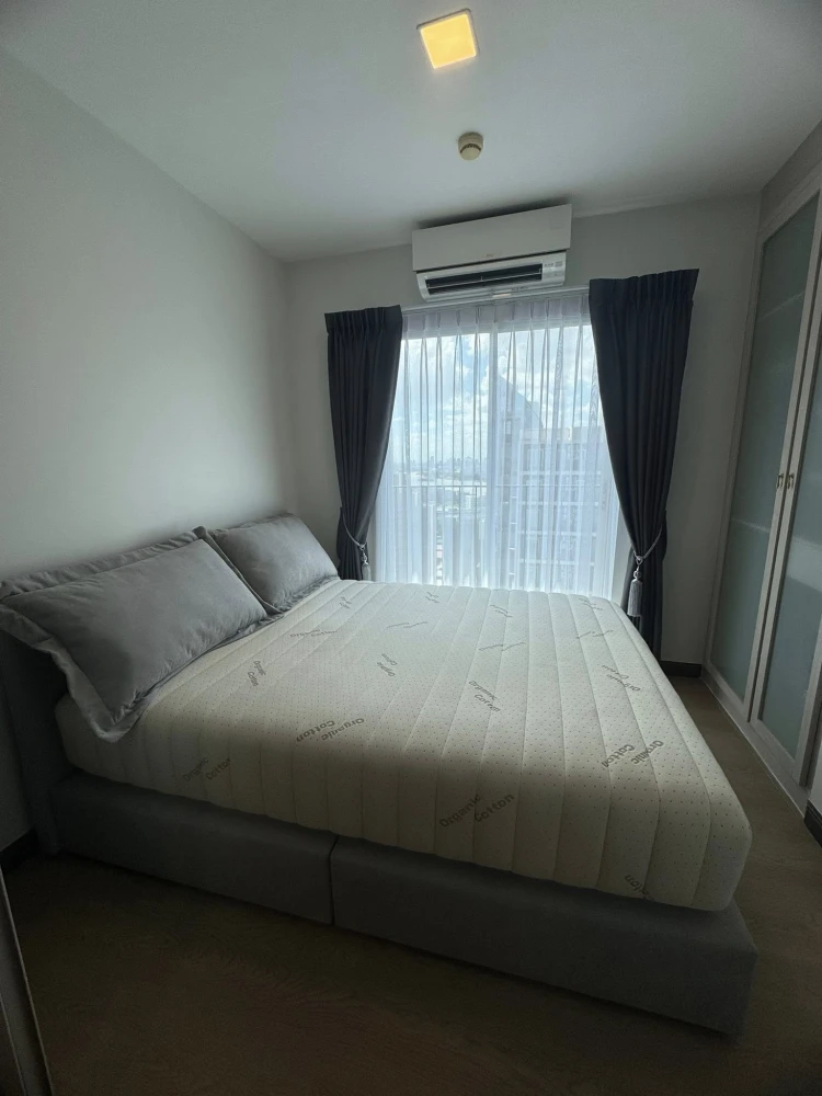 For sale: Chapter One Modern Dutch. The room is on a very high floor (31st floor). It gets a great breeze. It's very cool and comfortable. You must re