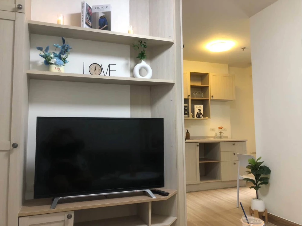 For sale: Chapter One Modern Dutch, Building B, 9th floor. Features a stunning river view and beautiful, high-end interior design—an incredibly inviti