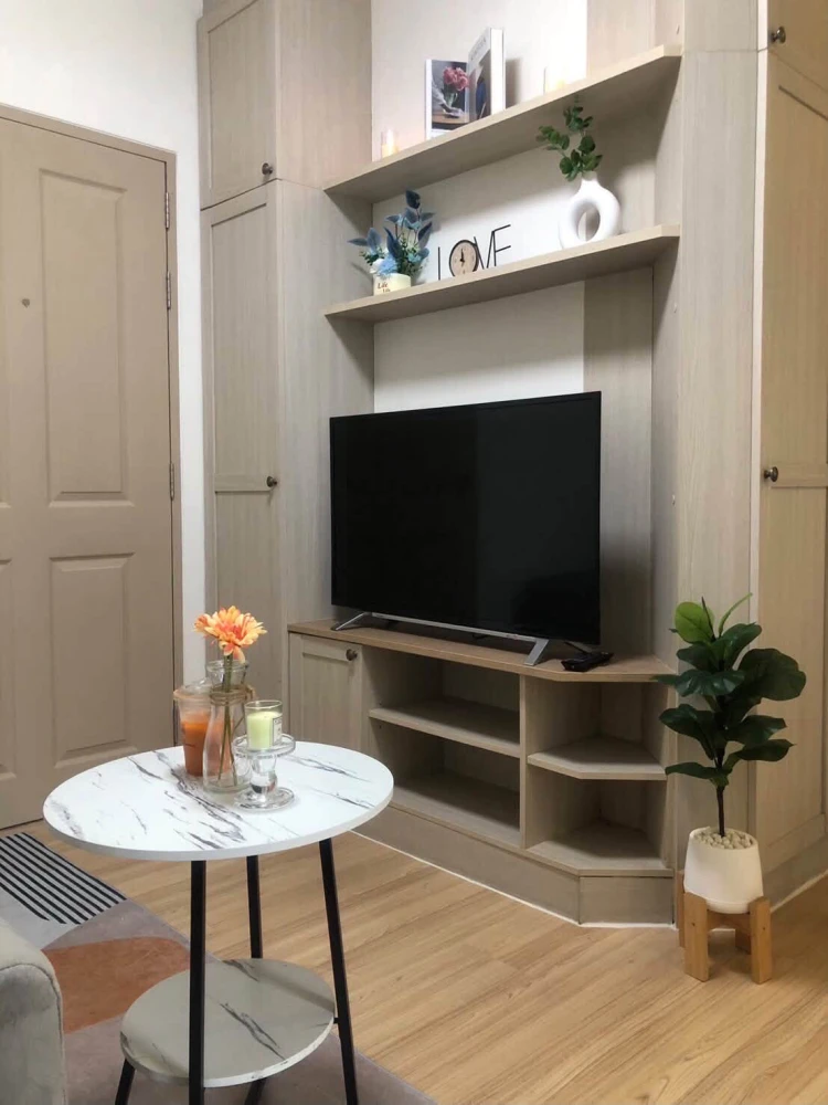For sale: Chapter One Modern Dutch, Building B, 9th floor. Features a stunning river view and beautiful, high-end interior design—an incredibly inviti