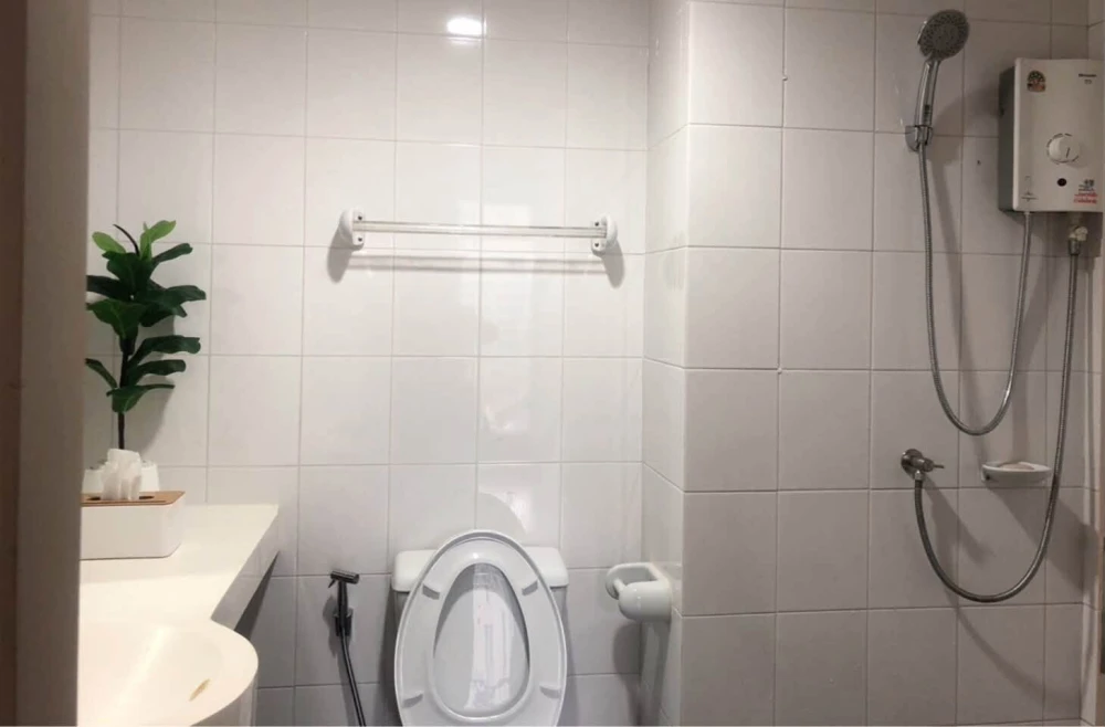For sale: Chapter One Modern Dutch, Building B, 9th floor. Features a stunning river view and beautiful, high-end interior design—an incredibly inviti