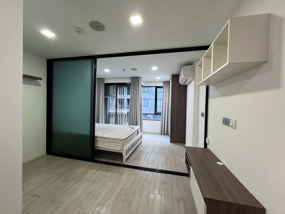 For sale: Atmoz Ladprao 71, Building C, 3rd floor. Convenient location, close to the BTS Skytrain, and plenty of food options nearby. Don't miss out!