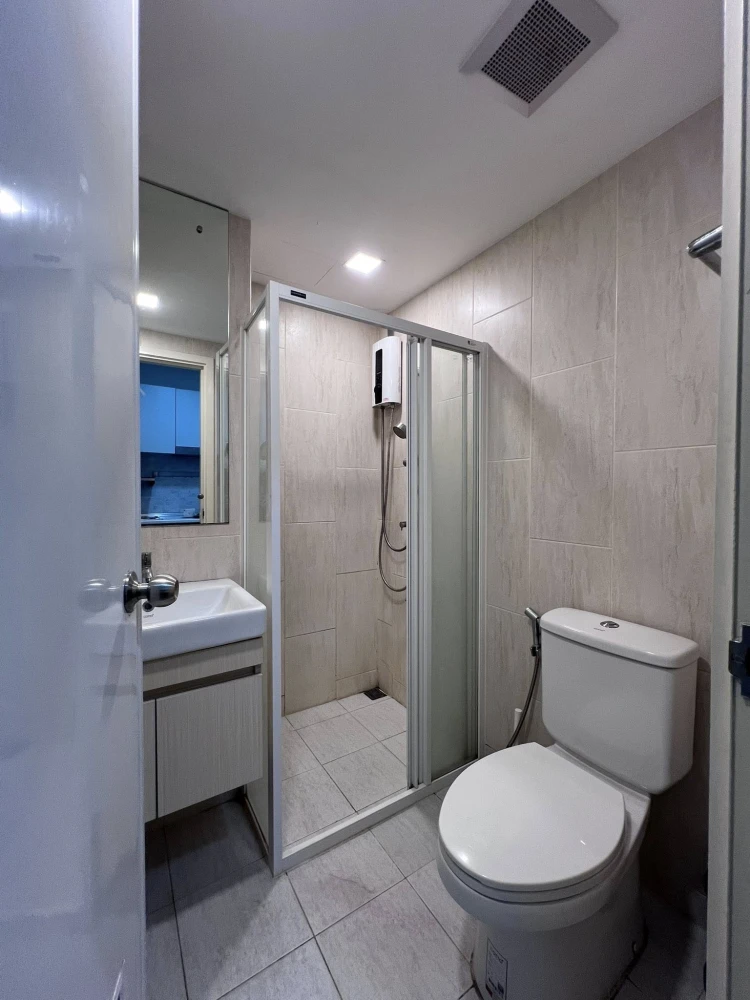 For sale: Atmoz Ladprao 71, Building C, 3rd floor. Convenient location, close to the BTS Skytrain, and plenty of food options nearby. Don't miss out!