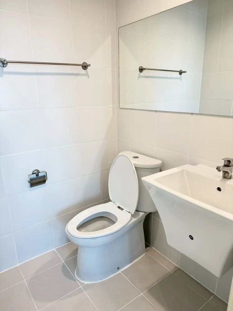 Selling Aspire Ngamwongwan condo, ready to move in, fully furnished, great location. Book now before it's too late!!!