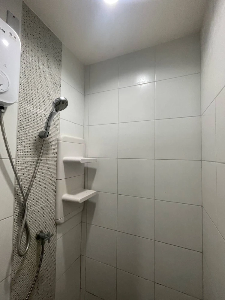 For sale: Aspire Rattanathibet 2, beautiful city view, wallpapered, decorated in a very chic loft style. If interested, reserve now.