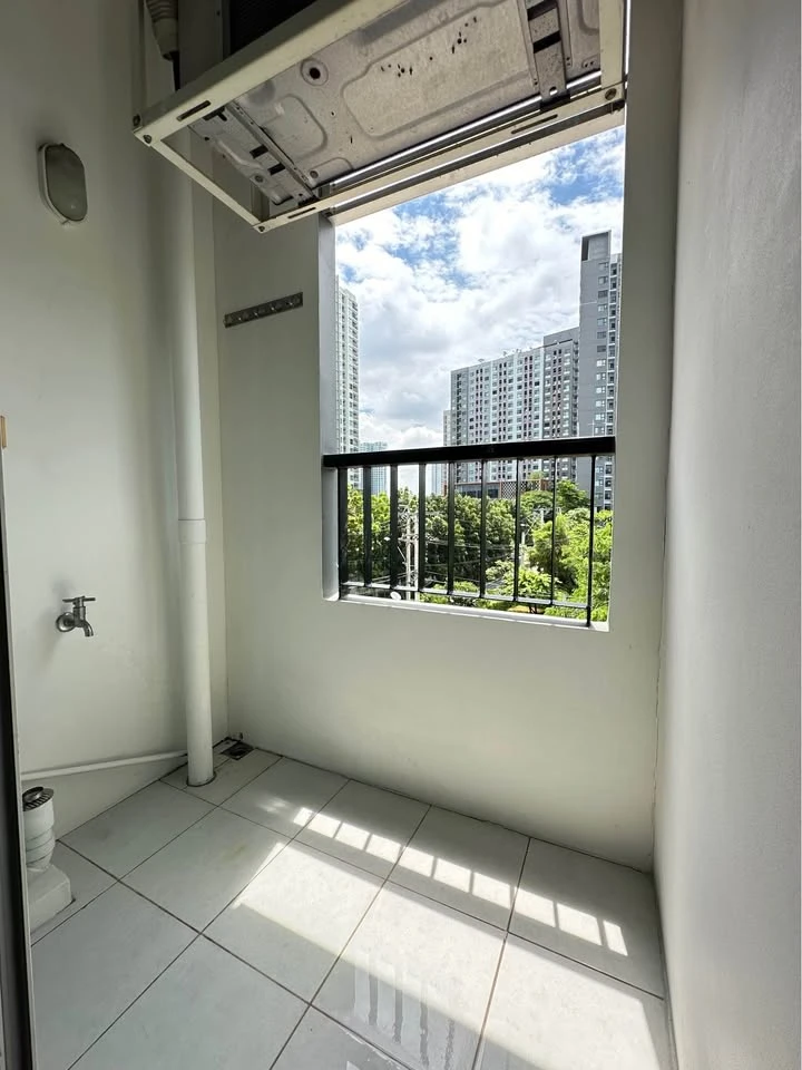 For sale, for rent, Aspire Sathorn-Taksin Brick Zone, very good room view, simply decorated, with good quality leather sofas and full facilities, don'