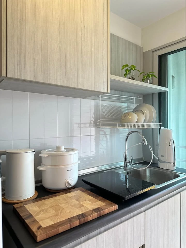 For sale, for rent, Aspire Sathorn-Taksin Brick Zone, very good room view, simply decorated, with good quality leather sofas and full facilities, don'