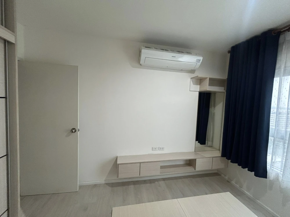 For sale rent : Aspire Sathorn-Tha Phra with quality built-in furniture, great view, great atmosphere. I must say you must book.