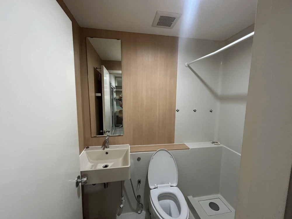 For sale rent : Aspire Sathorn-Tha Phra with quality built-in furniture, great view, great atmosphere. I must say you must book.