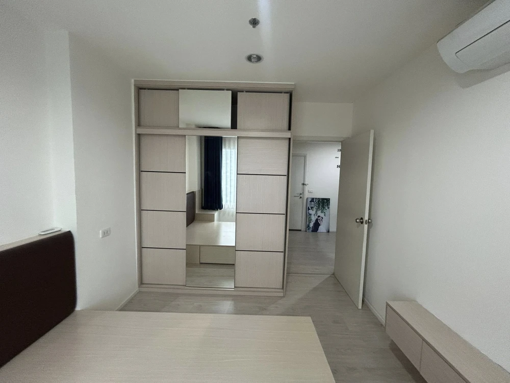 For sale rent : Aspire Sathorn-Tha Phra with quality built-in furniture, great view, great atmosphere. I must say you must book.