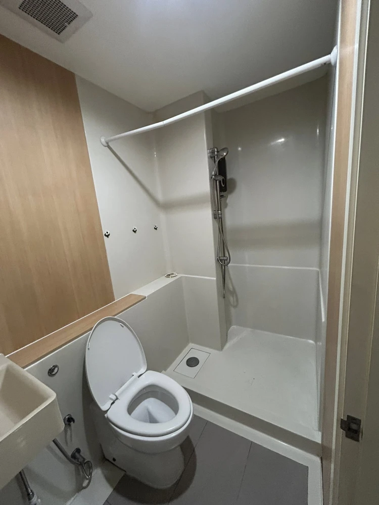 For sale rent : Aspire Sathorn-Tha Phra with quality built-in furniture, great view, great atmosphere. I must say you must book.