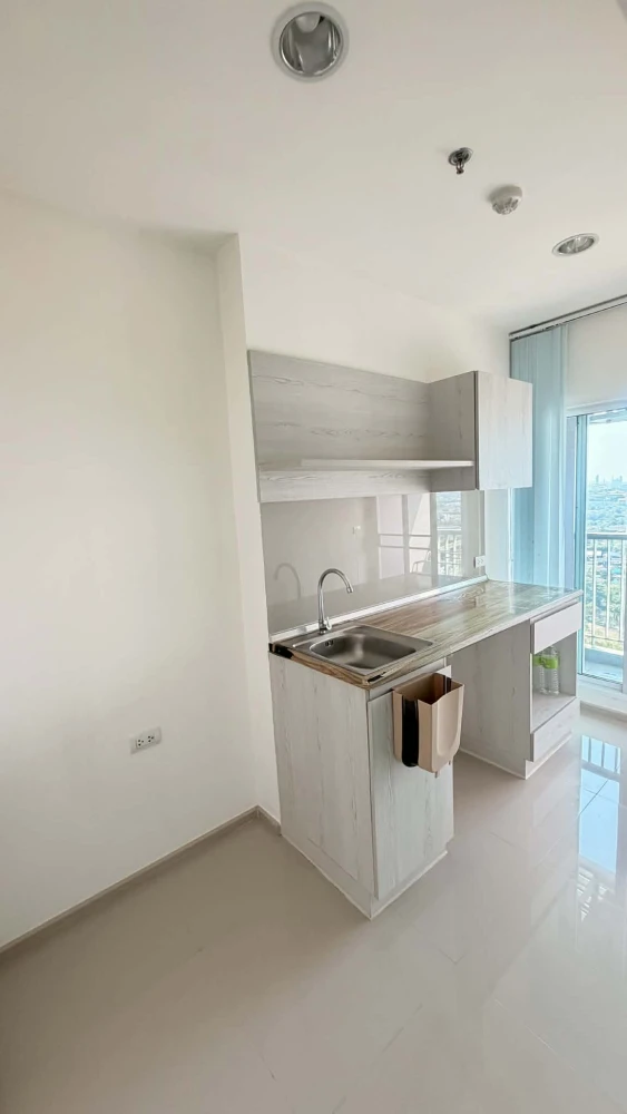 Selling Aspire Erawan, high floor unit, fully furnished + complete appliances. Book now!