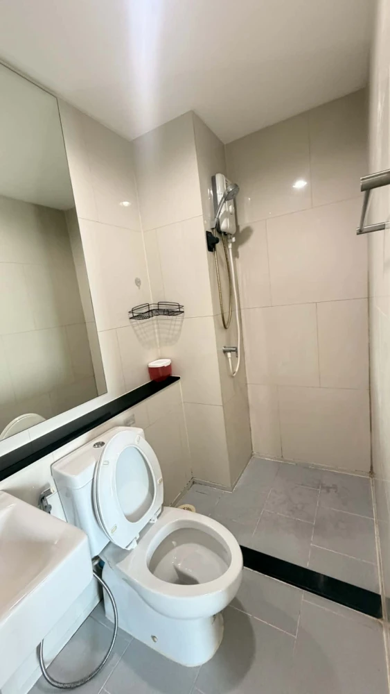 Selling Aspire Erawan, high floor unit, fully furnished + complete appliances. Book now!