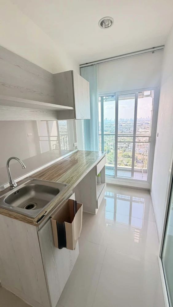 Selling Aspire Erawan, high floor unit, fully furnished + complete appliances. Book now!