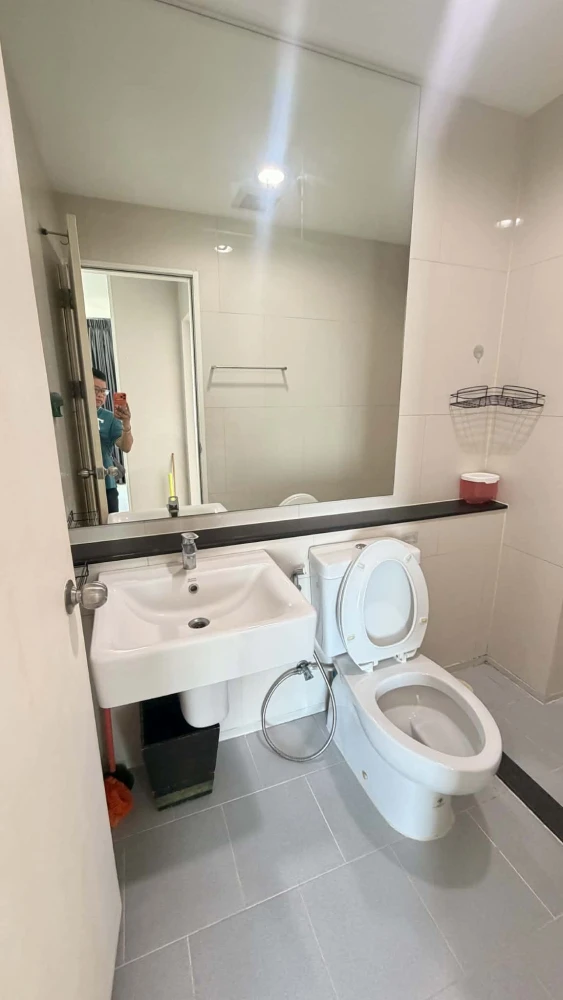 Selling Aspire Erawan, high floor unit, fully furnished + complete appliances. Book now!