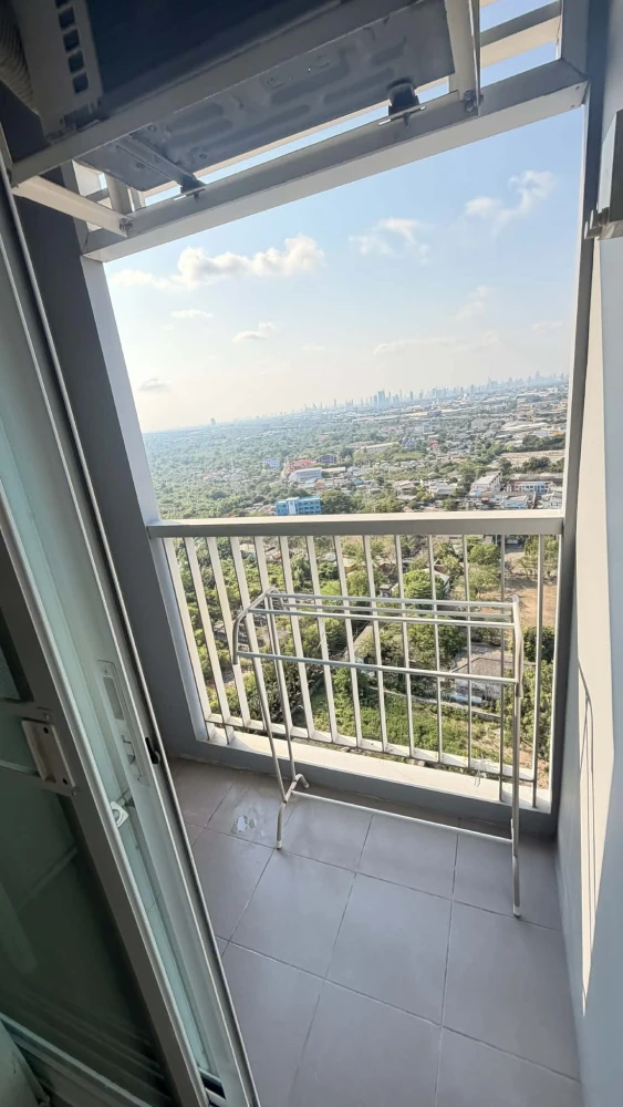 Selling Aspire Erawan, high floor unit, fully furnished + complete appliances. Book now!