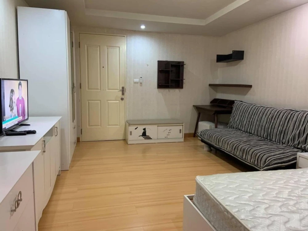 For sale: Happy Condo Ratchada 18, 4th floor, fully furnished. Interested? Hurry and reserve now. Don't wait.