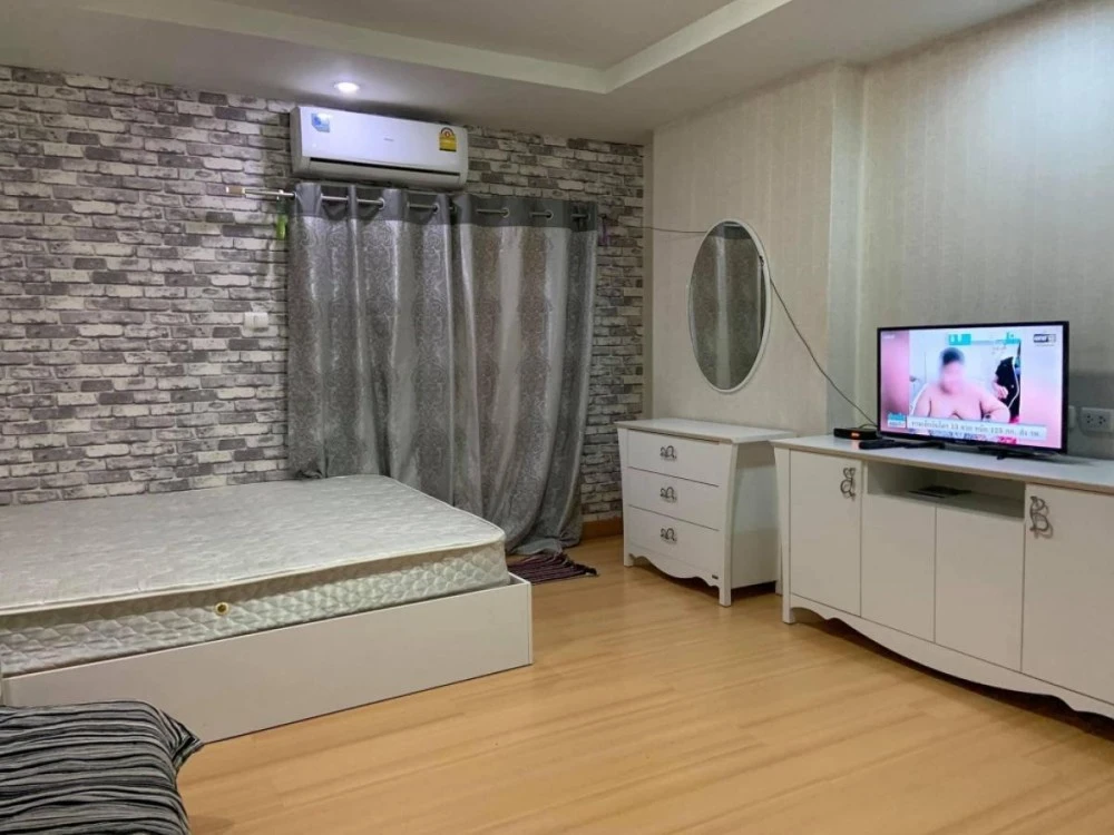 For sale: Happy Condo Ratchada 18, 4th floor, fully furnished. Interested? Hurry and reserve now. Don't wait.