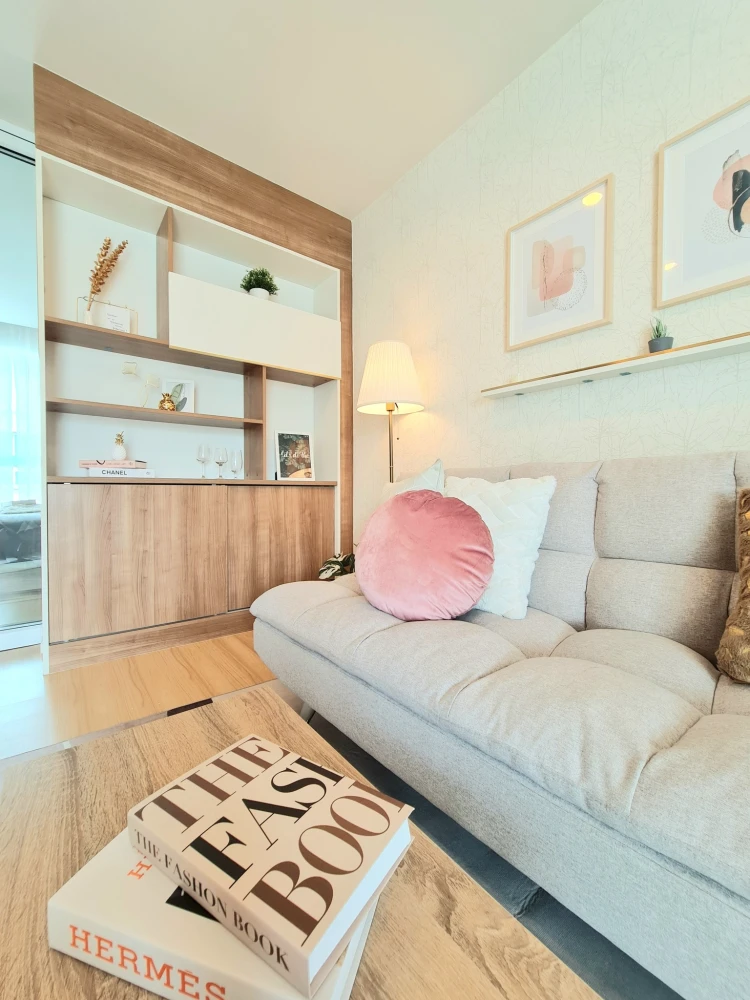 For sale: Happy Condo Lat Phrao 101, quiet, lots of food, beautifully decorated room, complete set of furniture. You will regret it if you miss it.