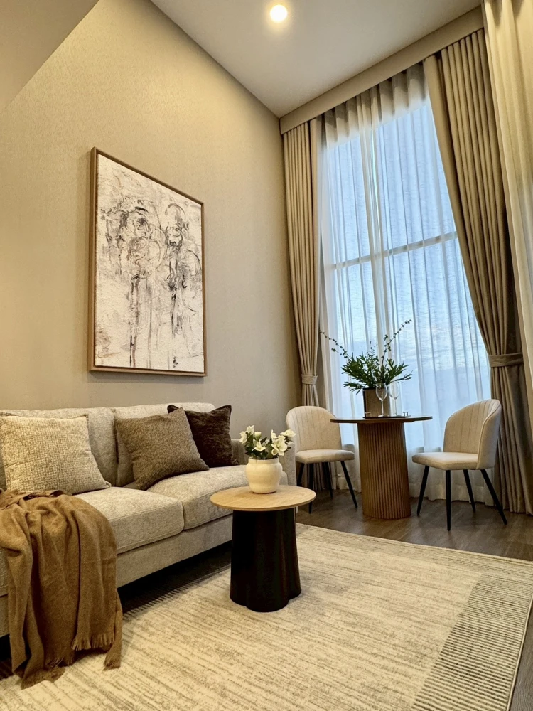 For sale: SO Origin Kaset Interchange, 20th floor, Duo Space, 2-story unit with 4.2 meter high ceiling. Ready to move in.