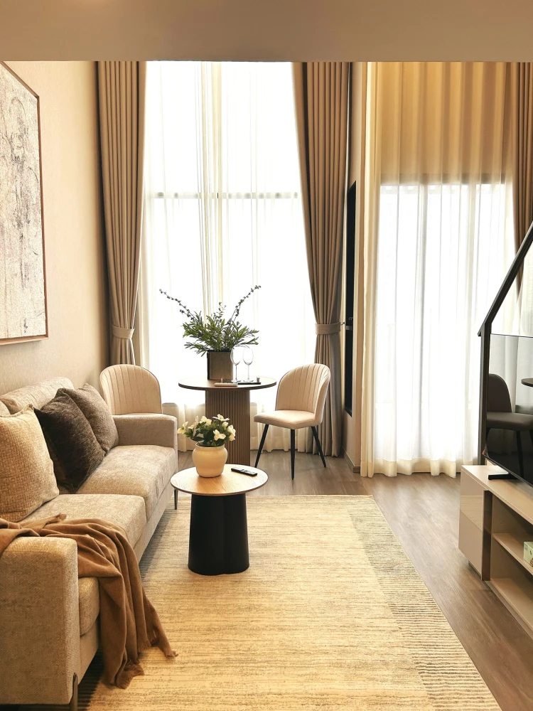 For sale: SO Origin Kaset Interchange, 20th floor, Duo Space, 2-story unit with 4.2 meter high ceiling. Ready to move in.