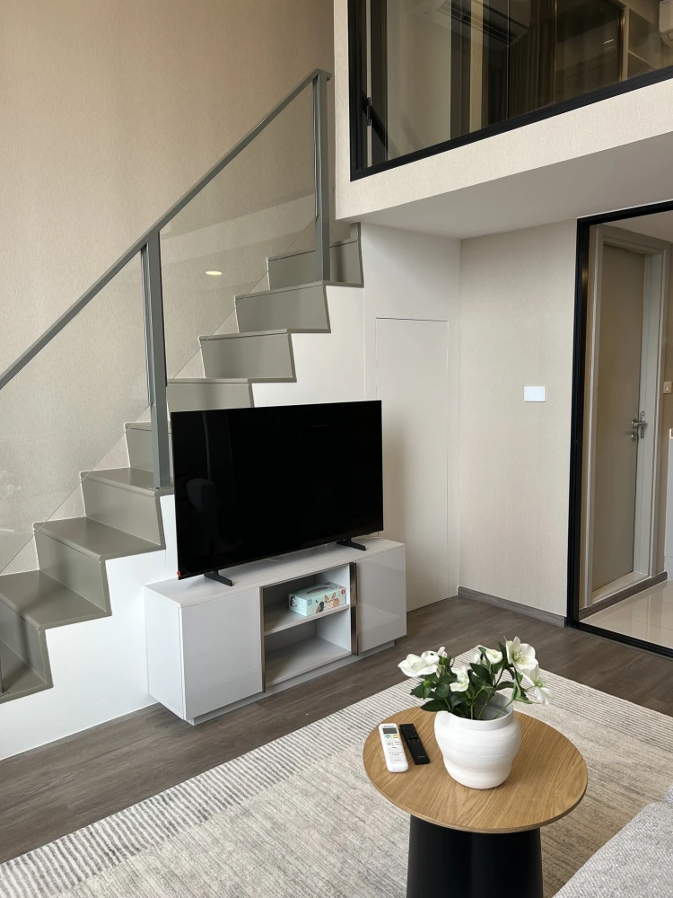 For sale: SO Origin Kaset Interchange, 20th floor, Duo Space, 2-story unit with 4.2 meter high ceiling. Ready to move in.