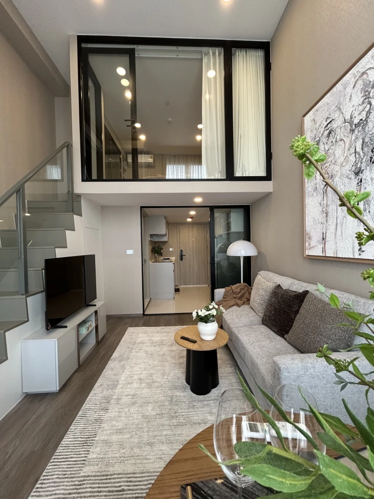 For sale: SO Origin Kaset Interchange, 20th floor, Duo Space, 2-story unit with 4.2 meter high ceiling. Ready to move in.