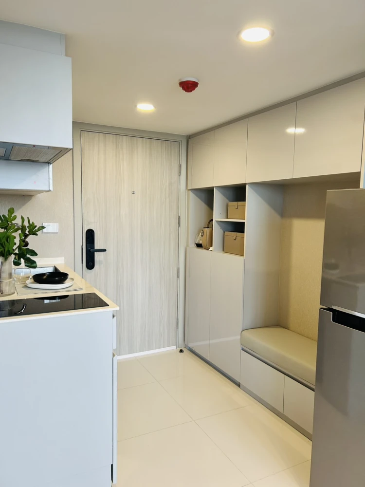 For sale: SO Origin Kaset Interchange, 20th floor, Duo Space, 2-story unit with 4.2 meter high ceiling. Ready to move in.