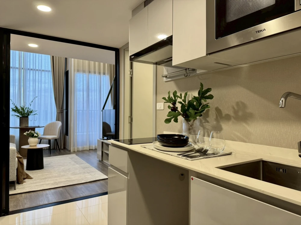 For sale: SO Origin Kaset Interchange, 20th floor, Duo Space, 2-story unit with 4.2 meter high ceiling. Ready to move in.