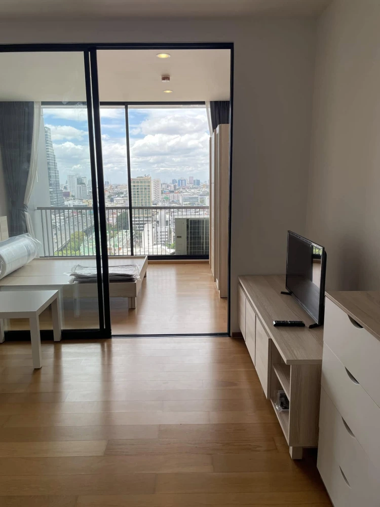 For sale: Noble Revo Silom, 20th floor, empty room, high floor, good view, no blocking buildings. If interested in being an owner, hurry and reserve n